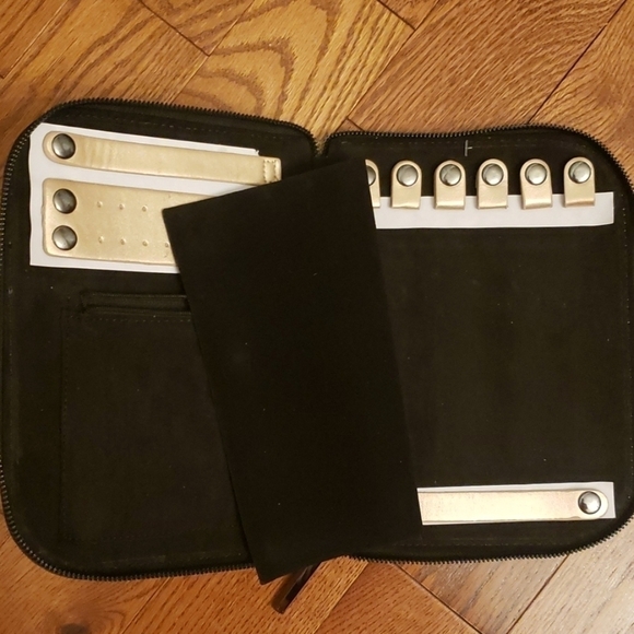 HALSTON jewelry case. - Picture 5 of 13